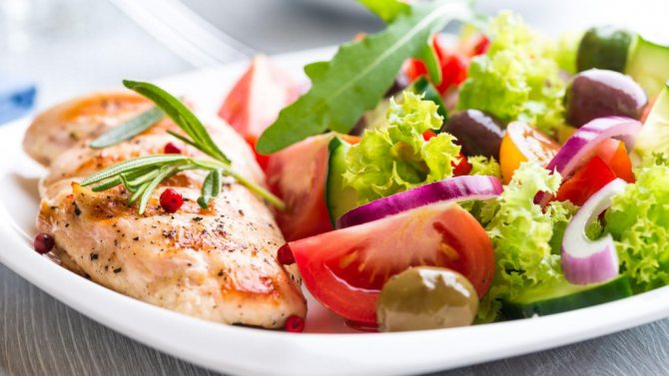 vegetable salads and fish on a protein diet