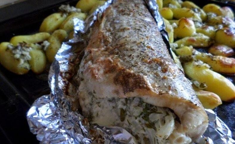 A delicious lunch option for pancreatitis is pike fried in foil